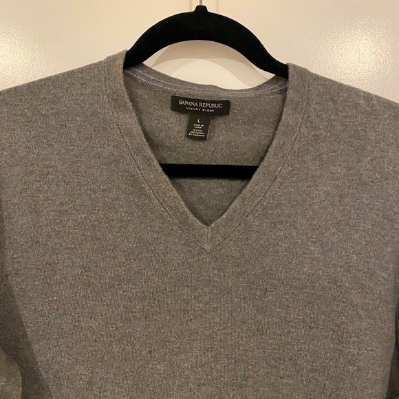 Banana Republic Grey V-Neck Sweater Lg - Picture 3 of 4